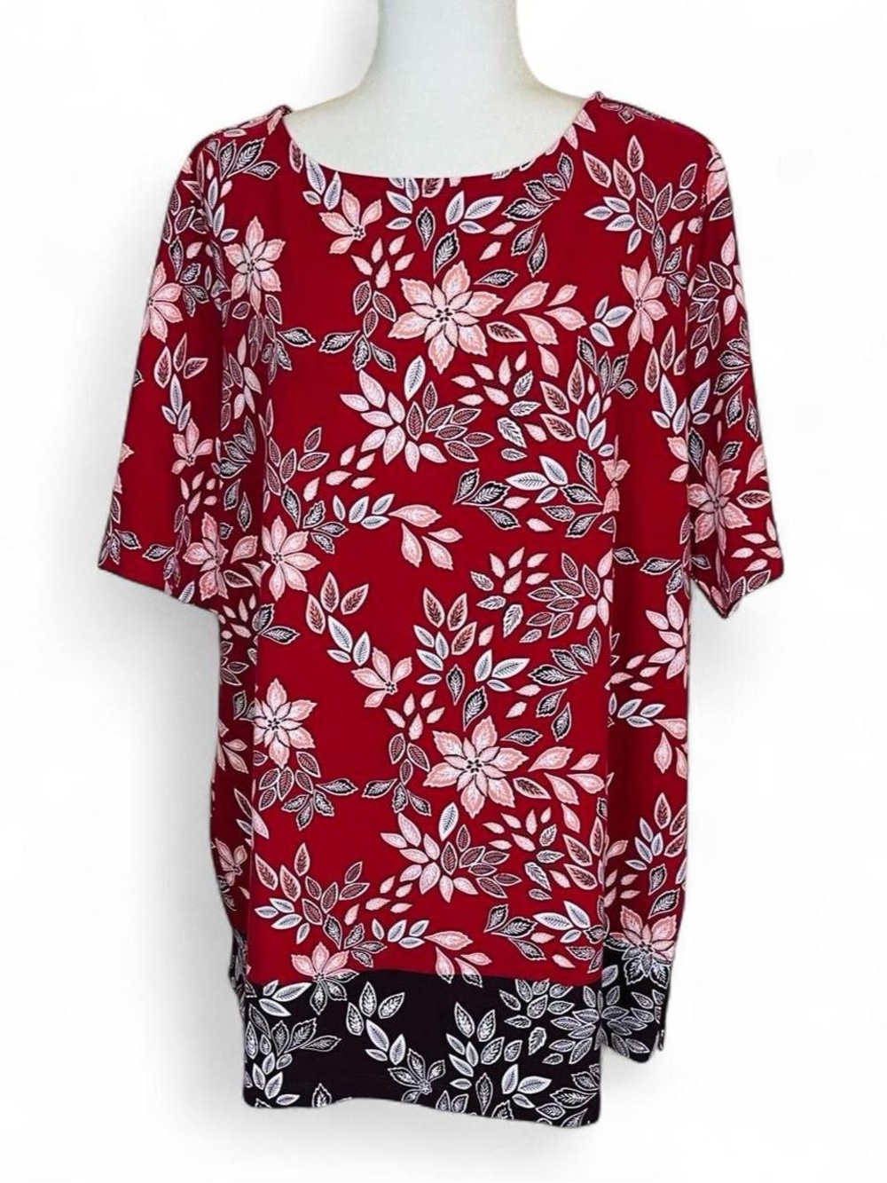 D&Co. Women's Size 1X Tunic Blouse 3/4 Sleeve Red White Black Floral Leaf Print